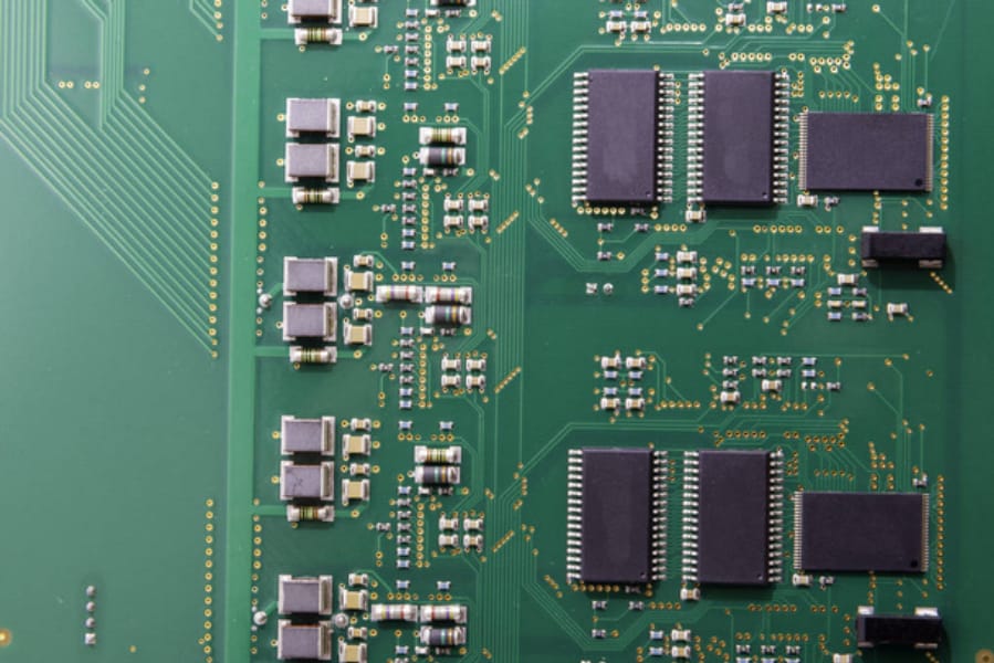 pcb過(guò)孔最小多少，pcb過(guò)孔最小尺寸？